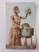 Régi képeslap fotó levelezőlap hölgy kalapdoboz