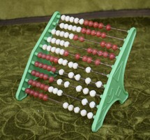 Retro játék abacus manuális számoló szerkezet bazár áru piros fehér zöld