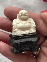 Kis faragott Buddha figura