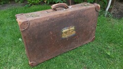 Antik nagyméretű marhabőr utazó bőrönd - koffer eredeti kulcsával  70 x 40 x 20 cm