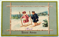 Antik dombornyomott Újévi üdvözlő litho képeslap  síelő gyermekek téli táj keretben