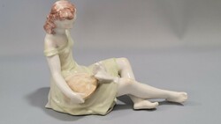 Drasche galambot etető nő porcelán figura "Kőbányai porcelán"
