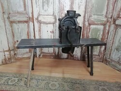Kukorica morzsoló házi készítésű szerkezet, jelzett öntöttvas mechanikus gép, 20. sz eleje LEÁRAZVA!