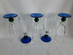 Kék -zöld, kristály- üveg pohár, boros, pezsgős, kék talppal zöld gömbbel. Nagyon szép! (5 db)