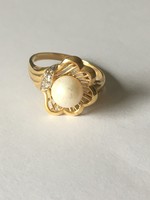 Tekla gyönggyel és 3 db cirkónia kővel díszített, 14 karátos  női aranygyűrű