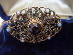 Antique filigree brooch with beautiful flawless stones