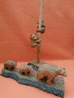 "Maci család", fából faragott, (Palmer, Alaska) jelzéssel