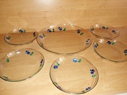 Retro glass plate set, offering 5 small plates (8/k)