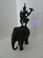 Antik bronz keleti harcos elefánton.