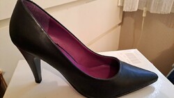 Tündéri magas sarkú St. Oliver cipő, nem használt, 37-es méretű, keskeny lábra