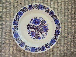 2 pieces of plain porcelain decorative plate