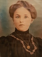 Női portré, antik színezett fotó 1900-as évekből