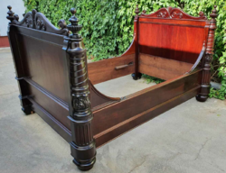 Castle bed made of solid mahogany wood