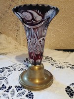 Eladó régi ólom kristály bordó váza réz talpon gyönyörű!