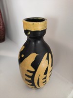 Gorka lívia: black and yellow abstract pattern applied ceramic vase