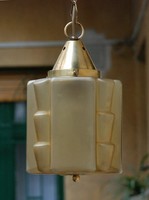 Art deco réz mennyezei lámpa különleges formájú mézszínű savmart üvegbúra