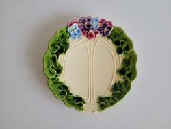 Régi Körmöcbányai majolika fali tányér szecessziós virágfüzéres dísztányér