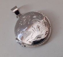 Silver-plated opening pendant in nice condition