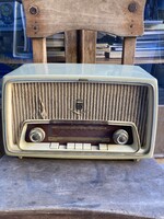 Működő Grundig type 97 asztali rádió.
