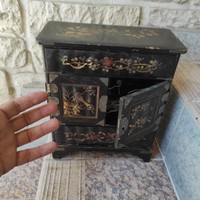Antik keleti szekrény ékszerek doboz szekreter jellegű kézifestett lakk doboz