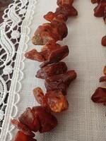 Extra nagyszemű lengyel valódi  nyers borostyán  nyaklánc  / nyakék 1o4 cm cca 22 dkg