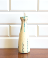 Jelzett retro kerámia váza – vajsárga mázzal és kék mintával