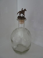 Különleges sokszögletű üveg, jelzett bronz lovas díszítéssel.