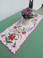 Gyönyörű hímzett asztali futó terítő asztalterítő nosztalgia darab falusi paraszti