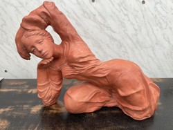 Tóth vali / terracotta statue