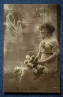 Antik üdvözlő fotó képeslap házasságról álmodozó leány