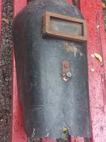 Regi ipari szerszám: hegesztő pajzs patinás állapotban, dekoráció céljából