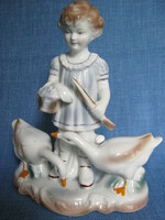 Jelzett porcelán libapásztorlány kislány libákkal