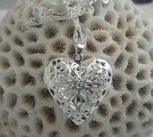 Ezüst nyaklánc, szív alakú nyitható, fényképtartós medál.