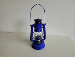 Régi retro kék petróleum lámpa viharlámpa petróleumlámpa