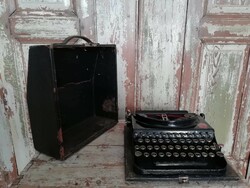 Remington typewriter, marking on right side, hard to read, pocket typewriter, portable typewriter, working