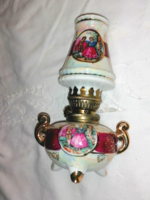 Barokkjelenetes porcelán olajmécses lámpa