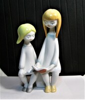 Olvasó lányok I.o. Hollóházi porcelán figura