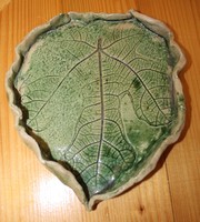 Leaf-shaped ceramic ashtray