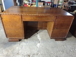 Desk with chair for sale!