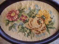 Needle tapestry 17x22 cm in a wooden oval frame with a bouquet of flowers in a dark brown wooden frame