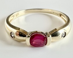 398T. From HUF 1! Natural ruby (0.2 ct) 9k gold (1.5 g) ring with 2 small modern snow-white glasses