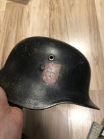 2Vh Hungarian helmet painted with arrows