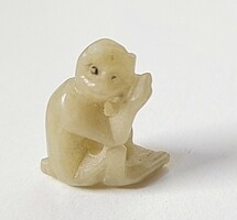 Szerencsehozó majom / minatűr faragott ásvány figura