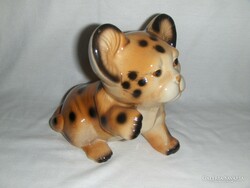 Porcelán macskaféle kölyök figura 16,5 cm (po-2)