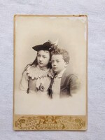 Antik, magyar kabinetfotó/keményhátú  fotó, elegáns gyerekek, testvérpár Brassó, Muschalek 1900