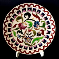 Beautiful hand-painted schütz cilli majolica hanging decorative plate