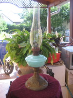 Antik petróleum lámpa , öntött vas taltrész , zöld üveg résszel  , 22 cm + cilinder
