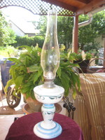 Antik petróleum  lámpa , szakított  üveggel  , kézi festés , 24 cm  + cilinder