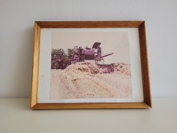 Régi retro aratás kombájn fotó kép üvegezett képkeretben Vörös Október Mg Tsz