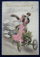 Antik Vienne stílusú grafikus üdvözlő  képeslap hölgy automobilon arany kontúr